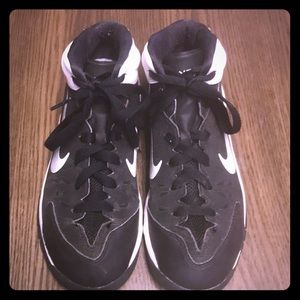 Nike boys basketball shoes size 2.5